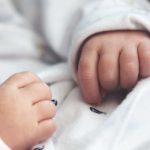 Morre o bebê cujos pais perderam batalha judicial para mantê-la viva