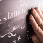 Professora deseja que alunos tenham em "2024 broncopneunomia fulminante"