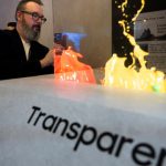 Samsung apresenta televisão transparente; veja como funciona