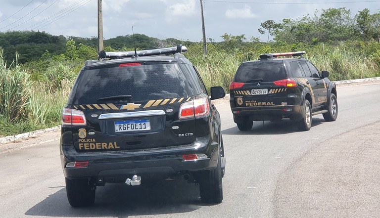 PF prende três pessoas por tráfico de drogas e lavagem de dinheiro em Patos