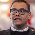 Democratas conquistam vaga de George Santos no Congresso dos EUA