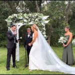 Gato interrompe casamento nos EUA e é adotado pelos noivos; veja