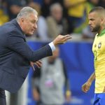 Tite sobre Daniel Alves: "Conceitualmente, todo erro deve ser punido"