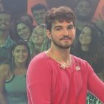 Jão confirma namoro com Pedro Tófani após beijo