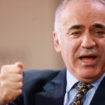 Kasparov, ex-campeão de xadrez, está na lista de "terroristas" da Rússia