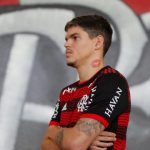 Pulgar e Ayrton Lucas treinam e Fla vai com força máxima diante do Flu no Carioca