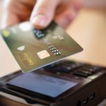 Juros do cartão de crédito caem em fevereiro