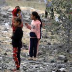Israel ataca escola da ONU e diz ter matado membros do Hamas