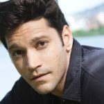Armando Babaioff critica influenciadores na TV: 'Não é a praia deles'