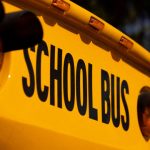 Ônibus escolares colidem nos EUA; aluna do 2º ano estava ao volante
