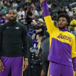 LeBron e filho fazem história ao jogar juntos na estreia dos Lakers