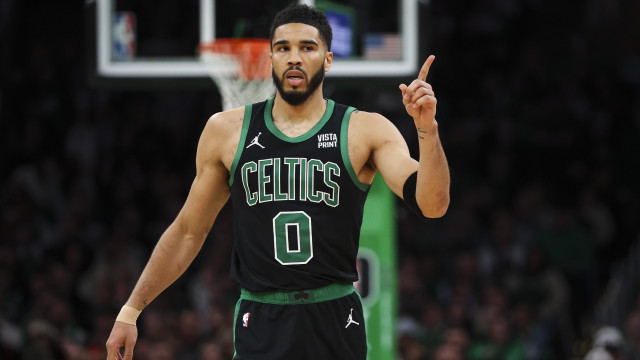 Celtics superam Bucks fora de casa e Warriors esquentam briga pela liderança na NBA