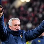 Mourinho elogia time após virada e admite dificuldades no elenco