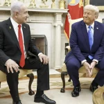 Netanyahu dá a Trump 'pager' dourado como os que Israel explodiu no Líbano
