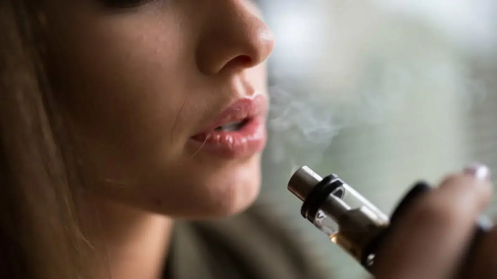 Na contramão do Brasil, Reino Unido aposta em cigarro eletrônico para reduzir tabagismo