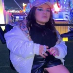 Pequena Lô estreia talk show e promete que fará perguntas inusitadas