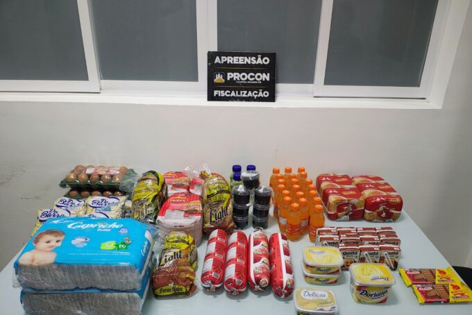 Procon de Campina Grande autua supermercado após encontrar 63 produtos vencidos no Pedregal