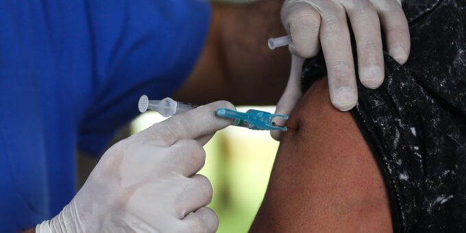Gripe: Anvisa aprova nova vacina com 73% de eficácia 