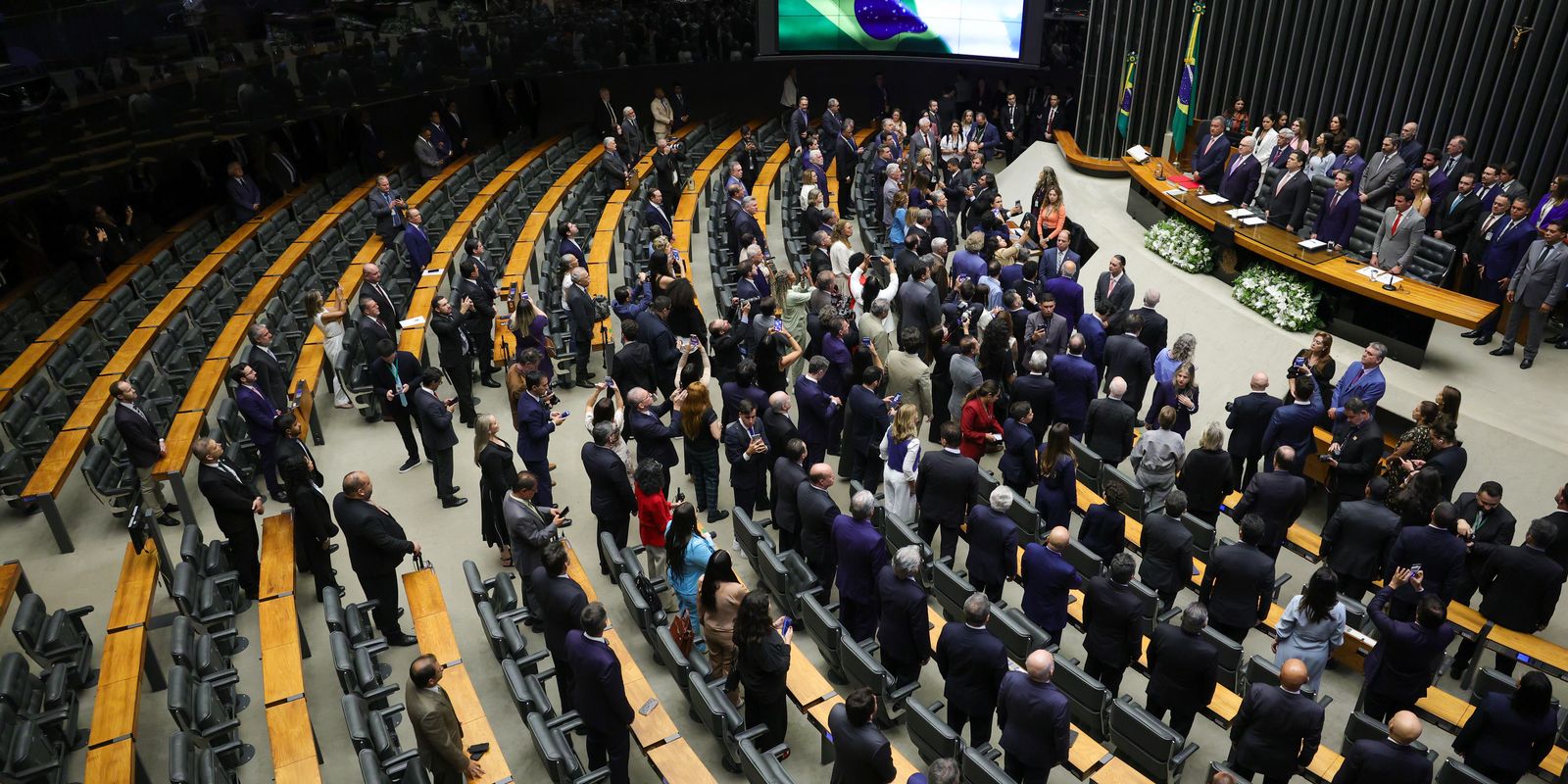 Câmara deve votar nesta segunda MP que zera taxa sobre compras de até US$ 50
