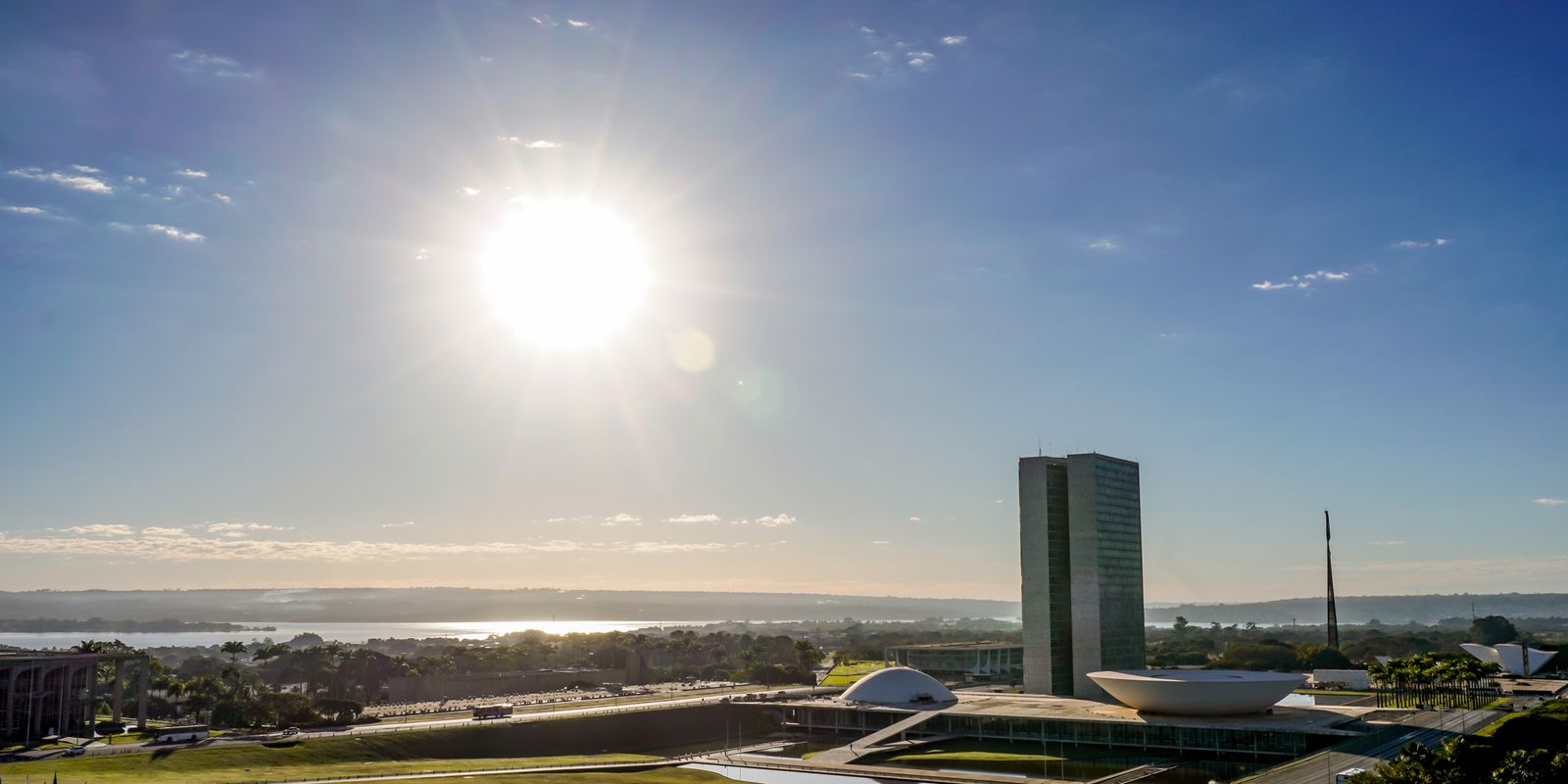 Congresso deve votar nesta semana fim da escala 6x1 e taxa das blusinhas