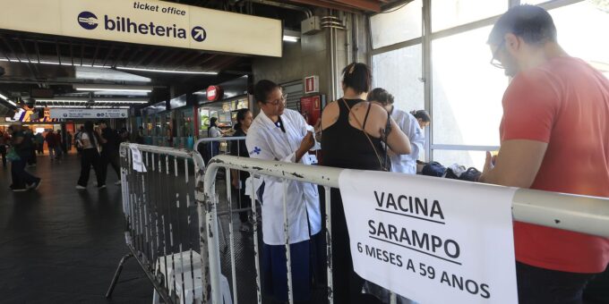Ministério da Saúde reforça vacinação contra o sarampo durante campanha nacional