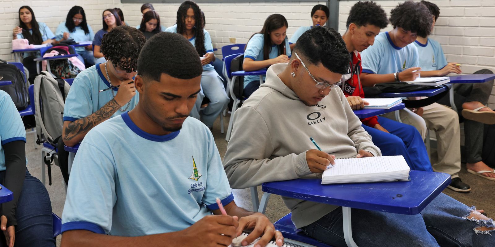 Pé-de-Meia paga parcela de R$ 200 a nascidos em novembro e dezembro