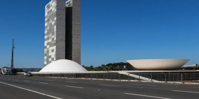 Votação da MP que zera a “taxa das blusinhas” é adiada para terça-feira