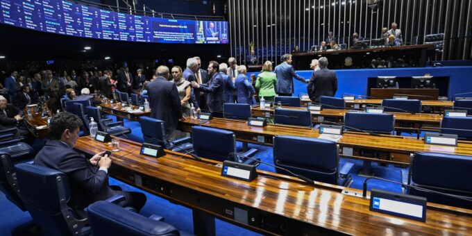 Aziz articula rito especial para acelerar PEC do fim da escala 6x1