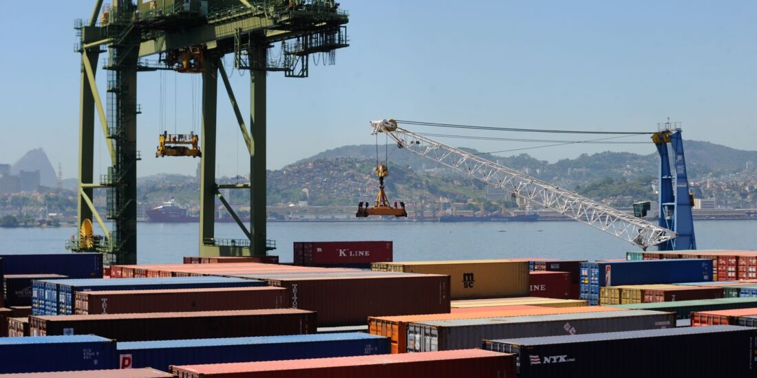 Balança comercial brasileira tem superávit de US$ 7,4 bilhões em agosto