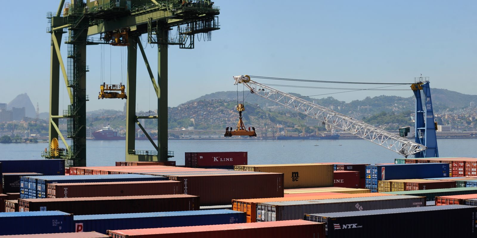 Balança comercial brasileira tem superávit de US$ 7,4 bilhões em agosto