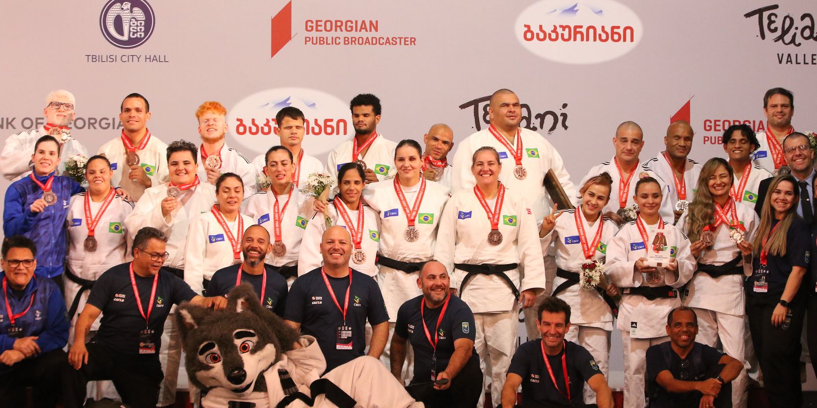 Brasil conquista dois bronzes em Mundiais Paralímpicos de judô e triatlo