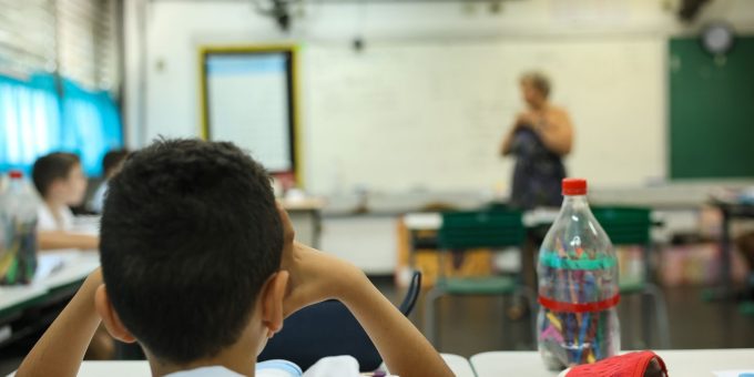 Brasil gasta US$ 4.133 por aluno, um terço da média da OCDE