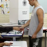 Caminhos da Reportagem aborda voto facultativo de jovens e idosos
