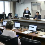CCJ do Senado aprova PEC que prevê fim da jornada 6x1