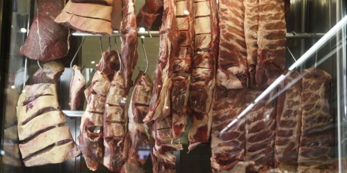 Cota chinesa reduz exportações brasileiras de carne bovina em agosto