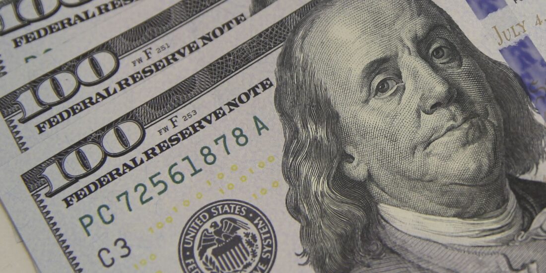 Dólar cai a R$ 5,08 e bolsa atinge maior nível desde maio