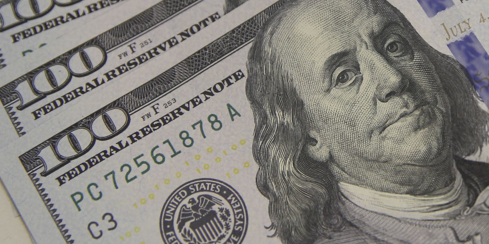 Dólar cai a R$ 5,08 e bolsa atinge maior nível desde maio