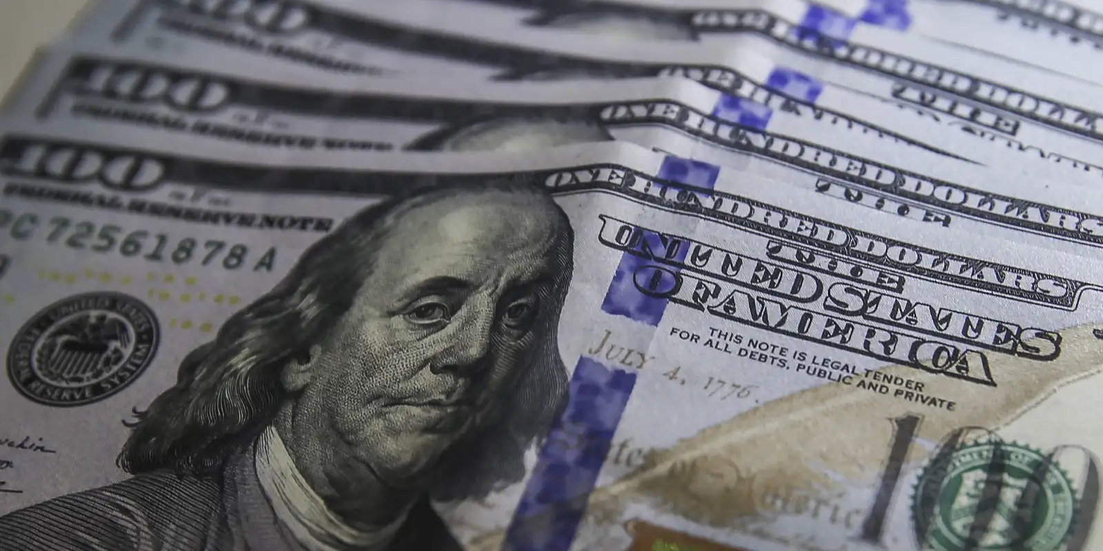 Dólar fecha a R$ 5,17 e bolsa sobe 1,37% no último pregão de setembro