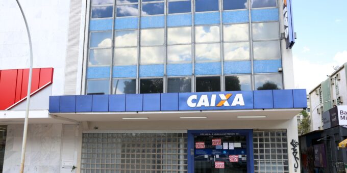Empregados da Caixa votam na segunda-feira sobre fim da greve