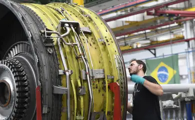 Empresas afetadas por tarifas dos EUA e guerras podem pedir crédito de R$ 22,6 bilhões