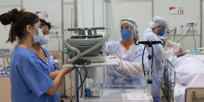 Estudo aponta esgotamento emocional em quase metade dos médicos de UTI no Brasil