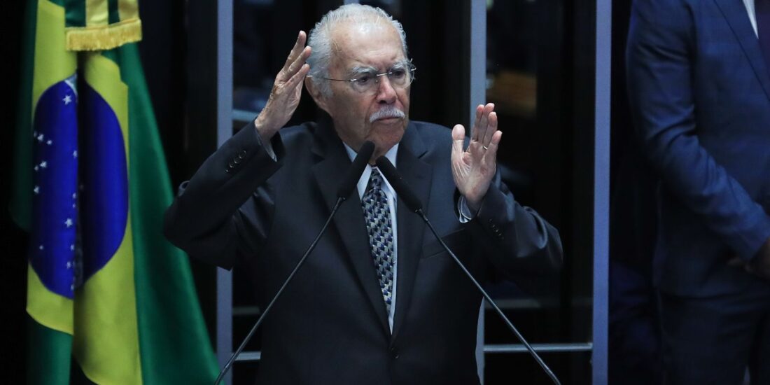 Ex-presidente José Sarney é internado com pneumonia em São Luís