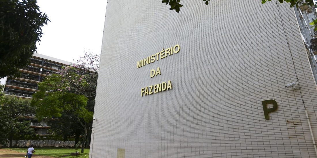 Fazenda reduz projeção de crescimento do PIB para 2% em 2026