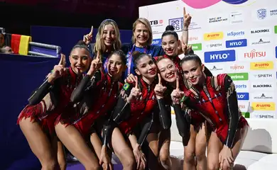 Flávia Saraiva conquista ouro nas barras assimétricas na Copa do Mundo de ginástica