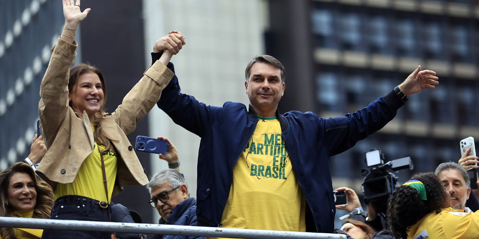 Flávio Bolsonaro apresenta plano com corte de gastos e endurecimento na segurança