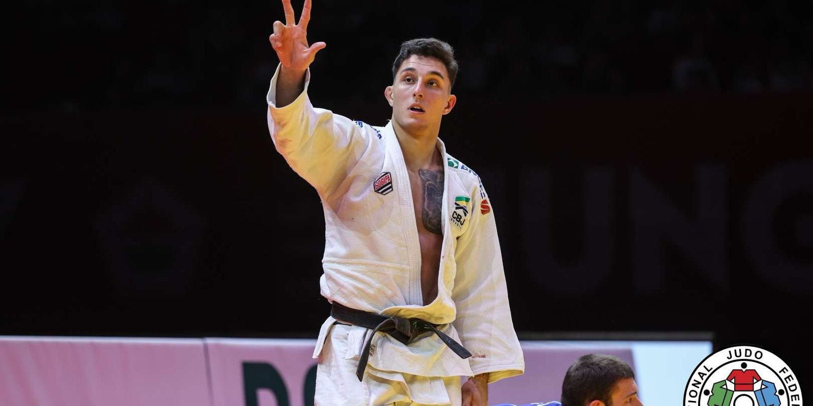 Guilherme Schimidt conquista ouro no Grand Slam de Budapeste