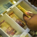 INPC recua 0,32% em agosto e acumula 3,98% em 12 meses