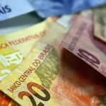 Juros do crédito para famílias sobem a 61,7% ao ano em agosto