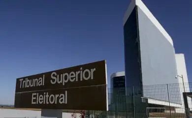Levantamento aponta 37 conteúdos de IA sem identificação em contas de candidatos