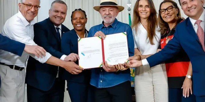 Lula sanciona lei com diretrizes permanentes para o futebol feminino